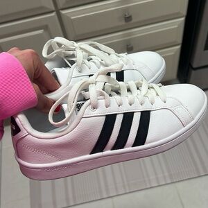 Adidas Cloudfoam Advantage Stripe Women’s shoes | size 9. Very Clean!